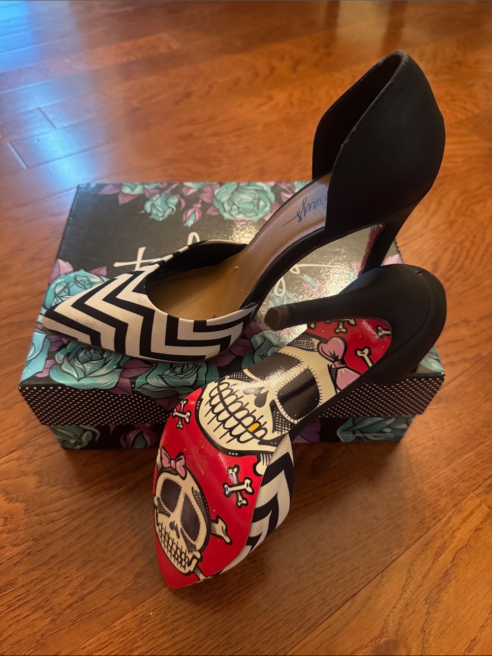 Taylor Says | Skull Print Pumps Heels Women’s Size 8.5 with Dust Bag & Box
